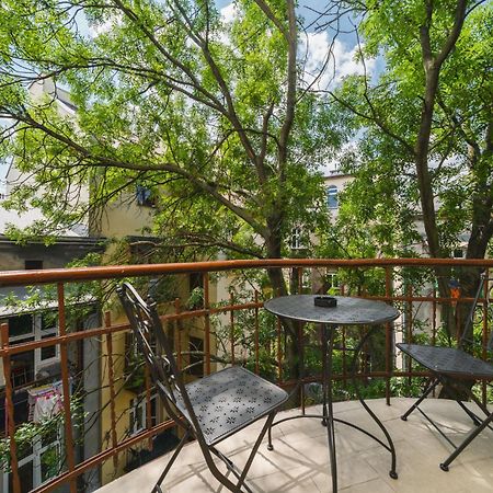 Modern Urban Escape - Old Town Apartment - By Upstairs Krakow Ngoại thất bức ảnh
