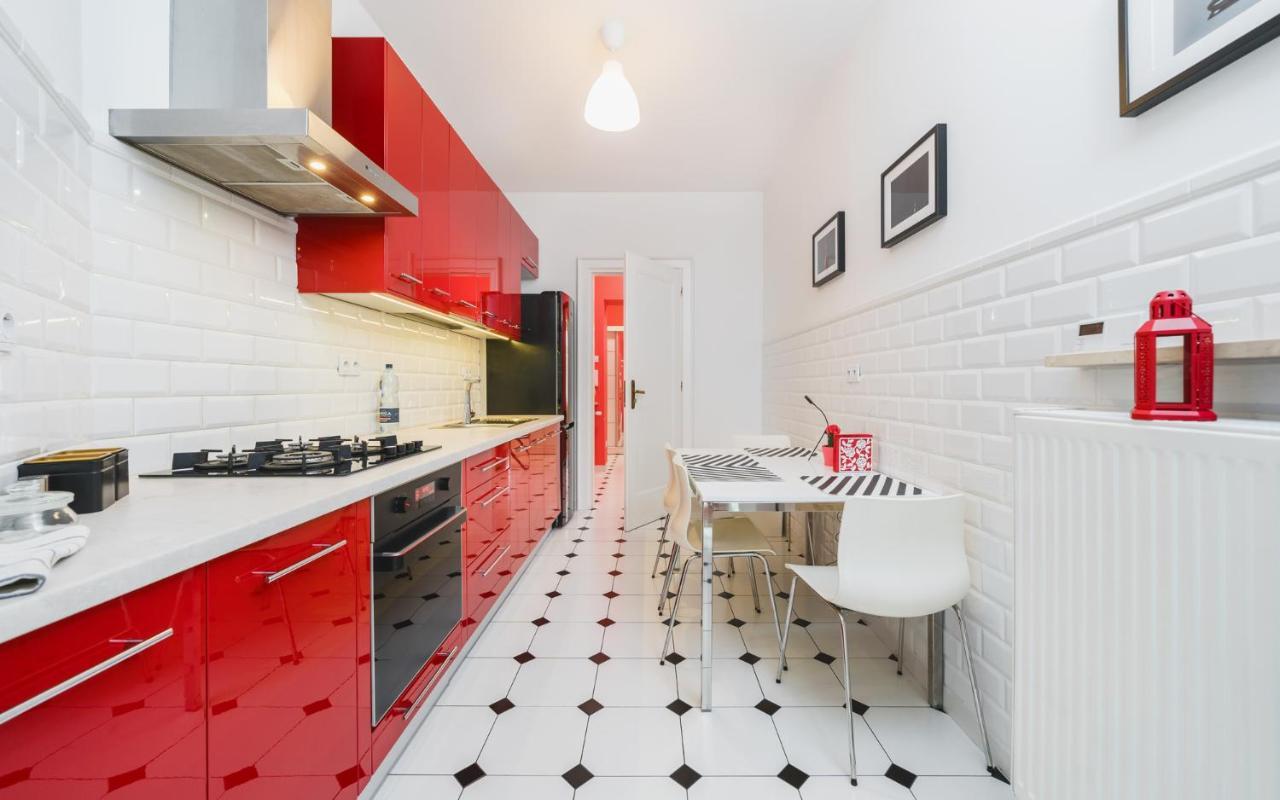 Modern Urban Escape - Old Town Apartment - By Upstairs Krakow Ngoại thất bức ảnh