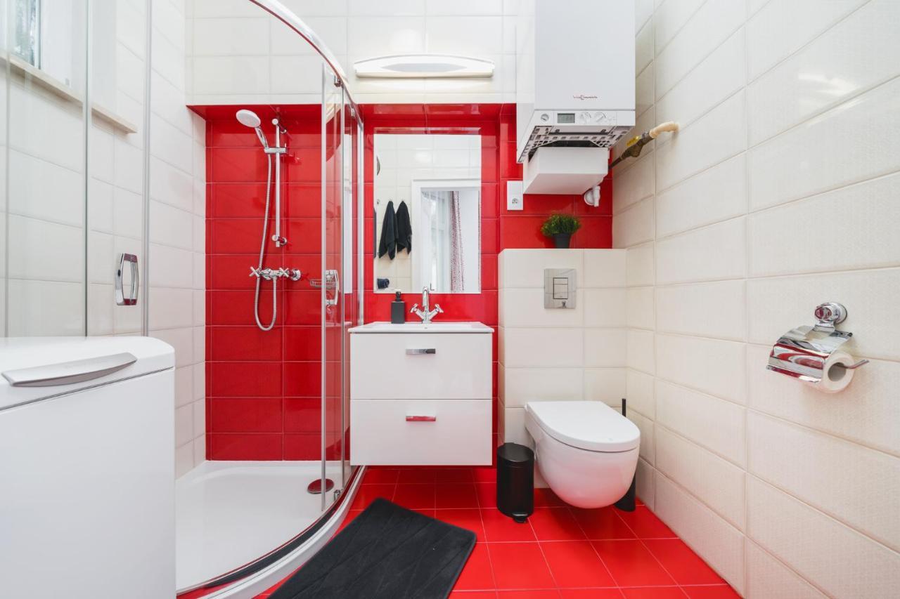 Modern Urban Escape - Old Town Apartment - By Upstairs Krakow Ngoại thất bức ảnh