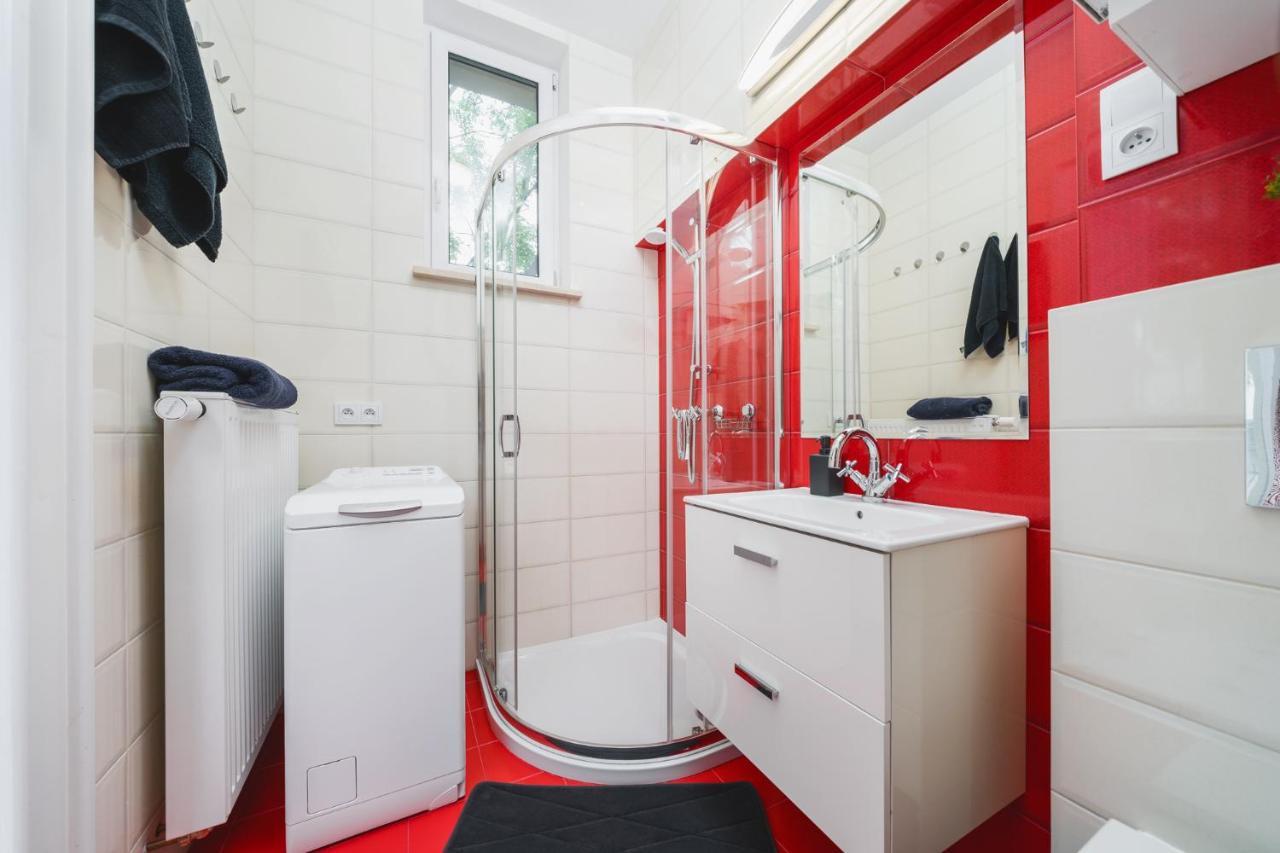 Modern Urban Escape - Old Town Apartment - By Upstairs Krakow Ngoại thất bức ảnh