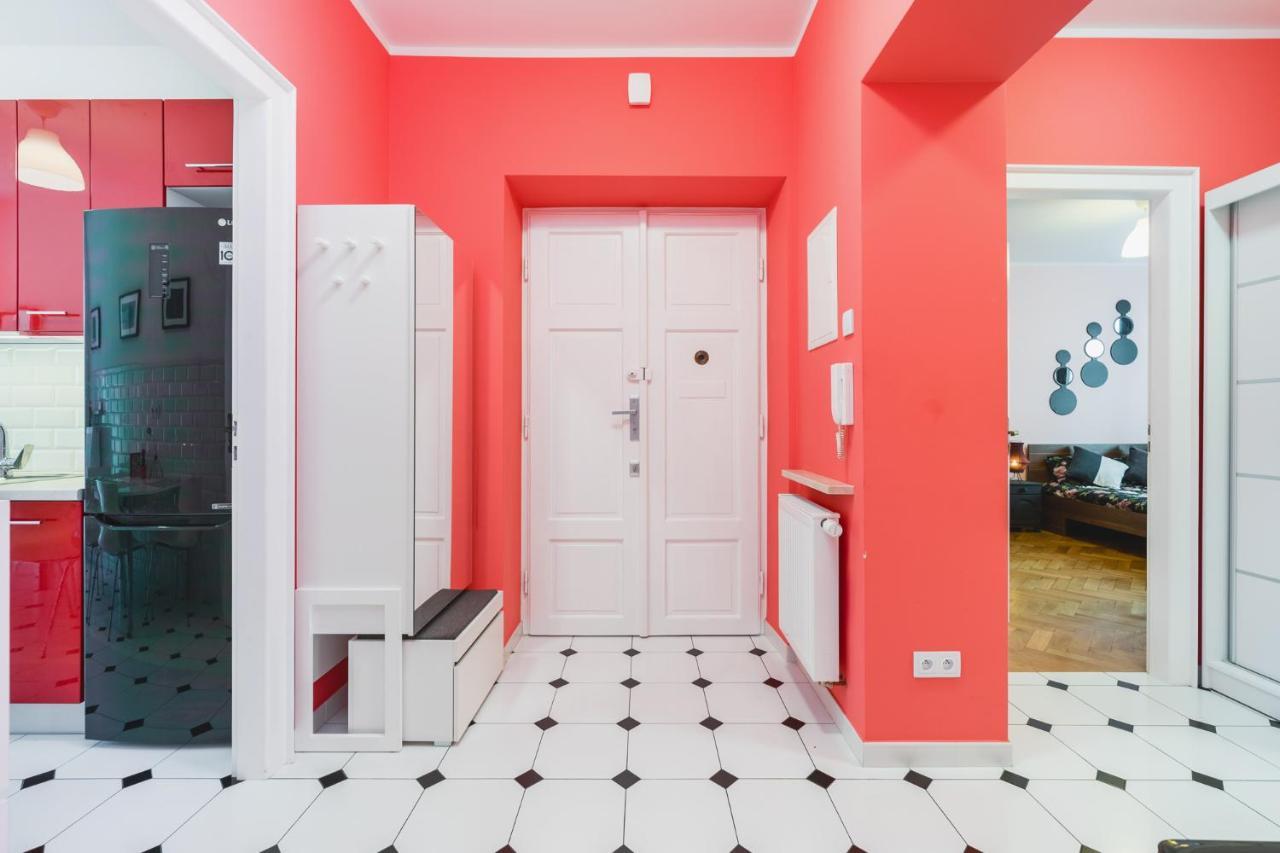 Modern Urban Escape - Old Town Apartment - By Upstairs Krakow Ngoại thất bức ảnh