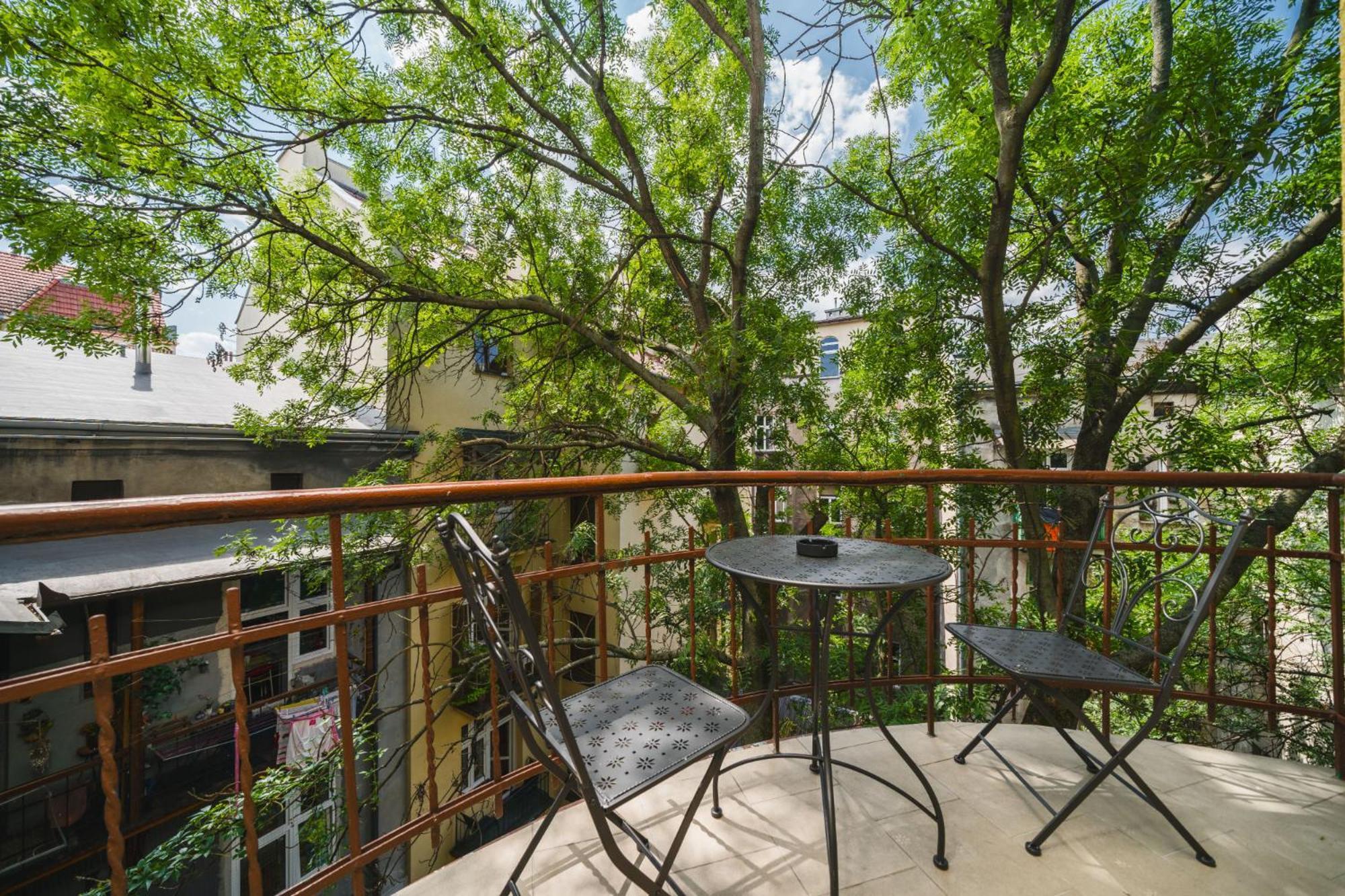 Modern Urban Escape - Old Town Apartment - By Upstairs Krakow Ngoại thất bức ảnh