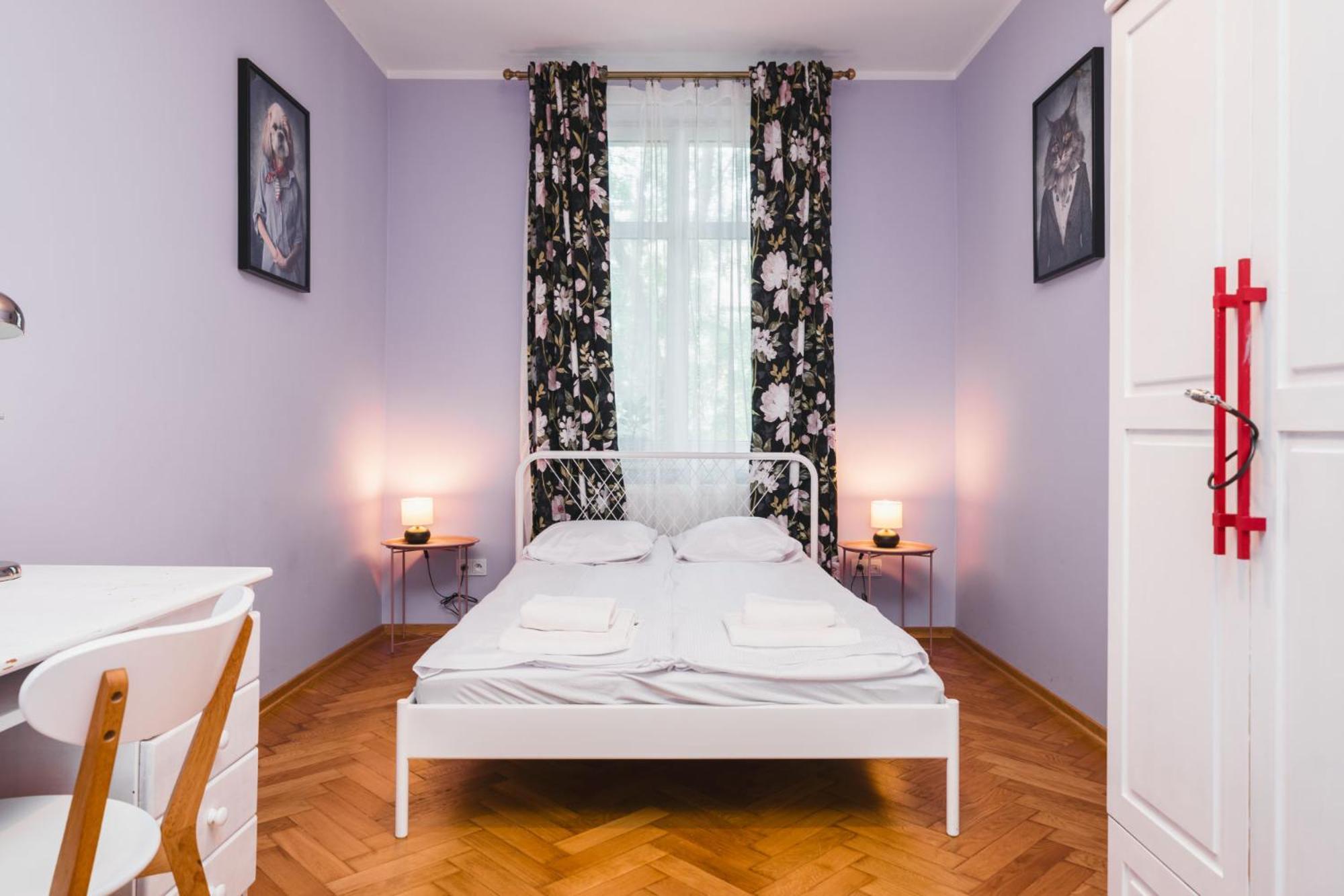 Modern Urban Escape - Old Town Apartment - By Upstairs Krakow Ngoại thất bức ảnh