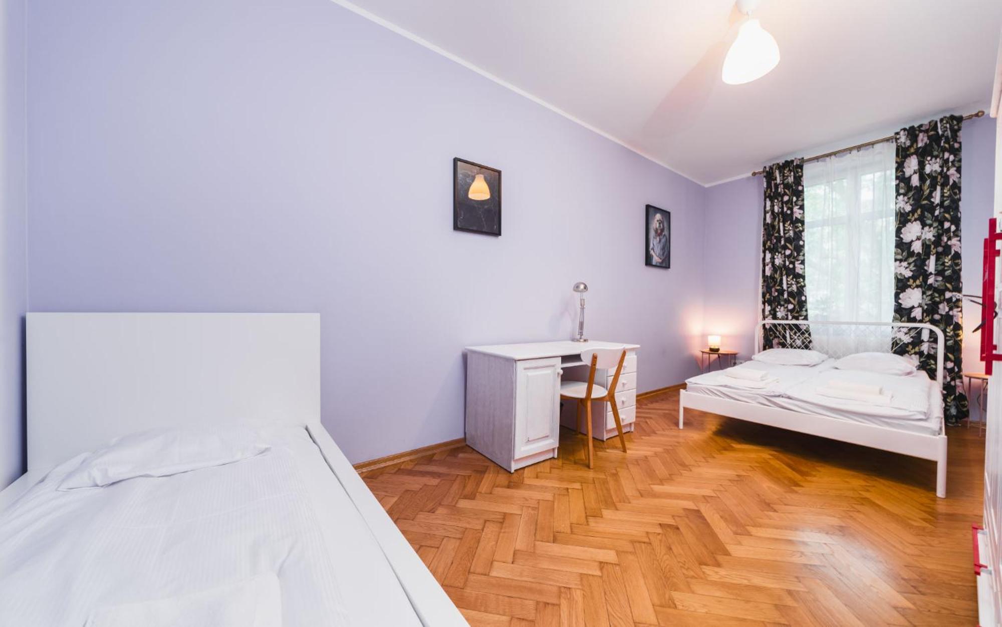Modern Urban Escape - Old Town Apartment - By Upstairs Krakow Ngoại thất bức ảnh