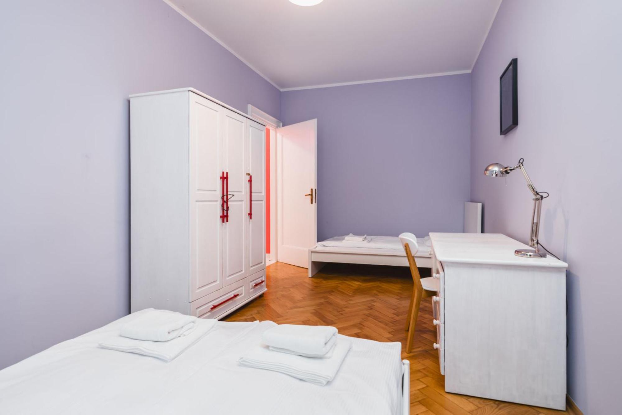 Modern Urban Escape - Old Town Apartment - By Upstairs Krakow Ngoại thất bức ảnh